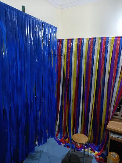 Mành nhựa nhà nghỉ màu xanh dương