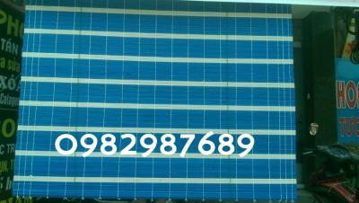 Mành nhựa trắng xanh  cuốn