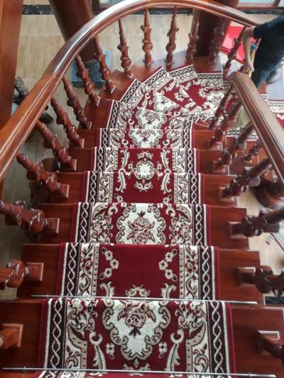 Thảm cầu thang hoa văn